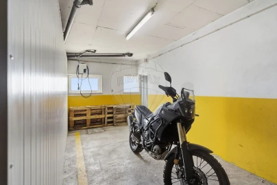 Apartamento T3 para Venda em Azueira e Sobral da Abelheira