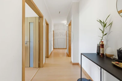 Apartamento T3 para Venda em Azueira e Sobral da Abelheira