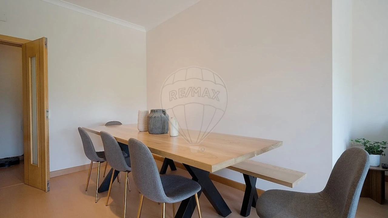 Apartamento T3 para Venda em Azueira e Sobral da Abelheira Foto 1