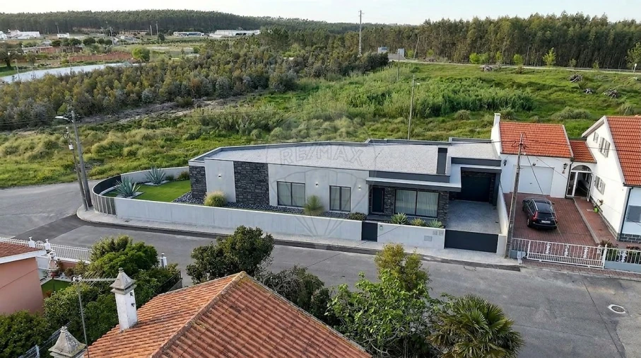 Moradia T3 para Venda em Campelos e Outeiro da Cabeça Foto 2