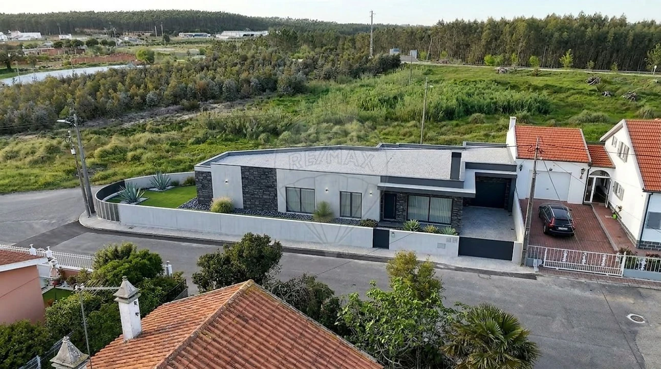 Moradia T3 para Venda em Campelos e Outeiro da Cabeça Foto 2