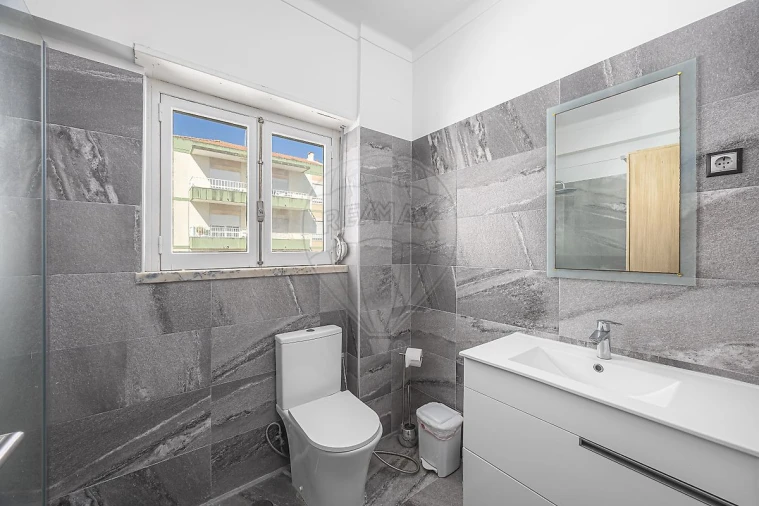 Apartamento T2 para Venda em Santa Maria, São Pedro e Matacães Foto 4