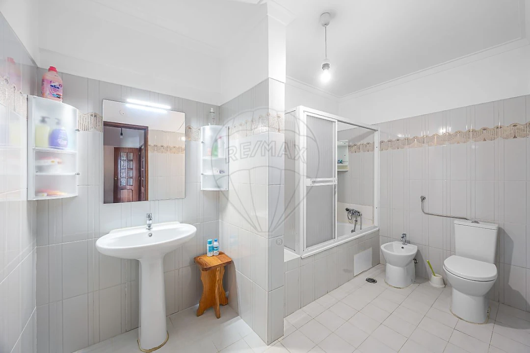 Apartamento T4 para Venda em Massamá e Monte Abraão Foto 16