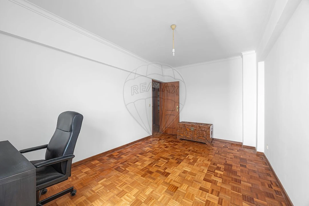 Apartamento T4 para Venda em Massamá e Monte Abraão Foto 14