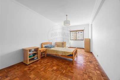 Apartamento T4 para Venda em Massamá e Monte Abraão