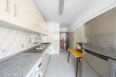 Apartamento T4 para Venda em Massamá e Monte Abraão