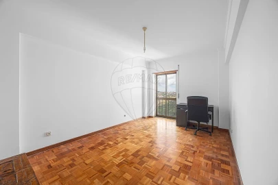 Apartamento T4 para Venda em Massamá e Monte Abraão