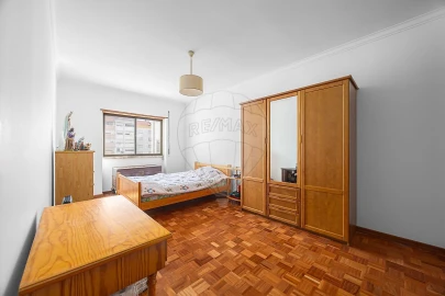 Apartamento T4 para Venda em Massamá e Monte Abraão