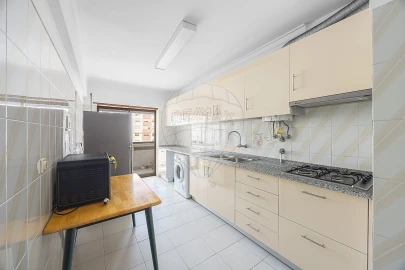 Apartamento T4 para Venda em Massamá e Monte Abraão