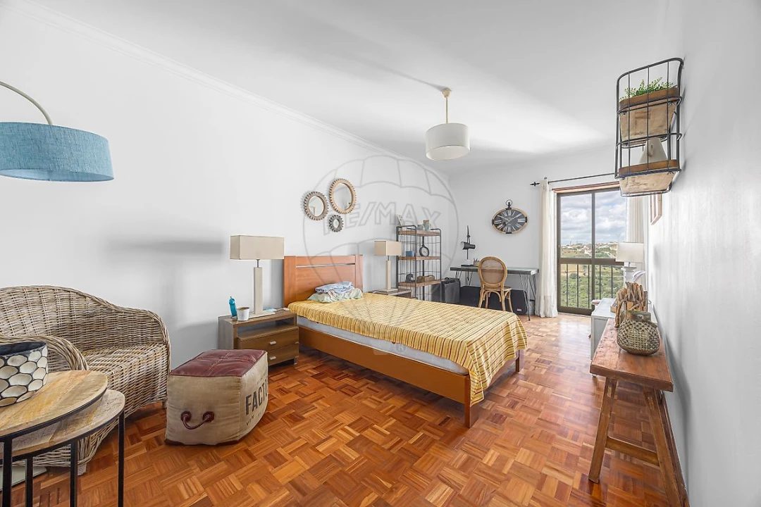 Apartamento T4 para Venda em Massamá e Monte Abraão Foto 9