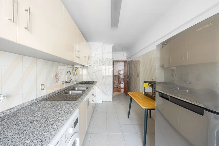 Apartamento T4 para Venda em Massamá e Monte Abraão Foto 5