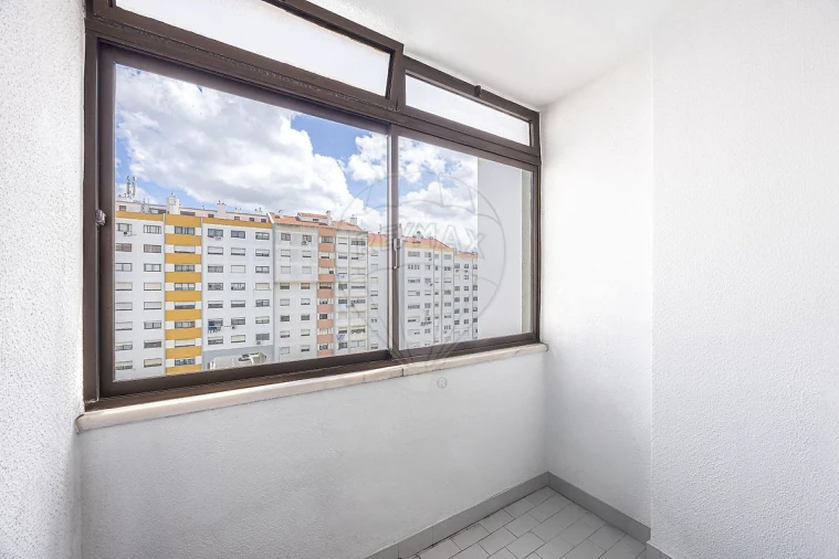 Apartamento T4 para Venda em Massamá e Monte Abraão Foto 7