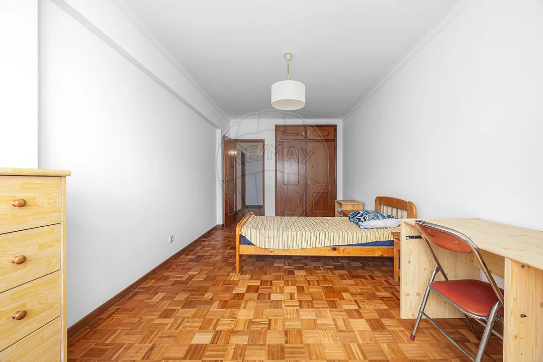 Apartamento T4 para Venda em Massamá e Monte Abraão Foto 13