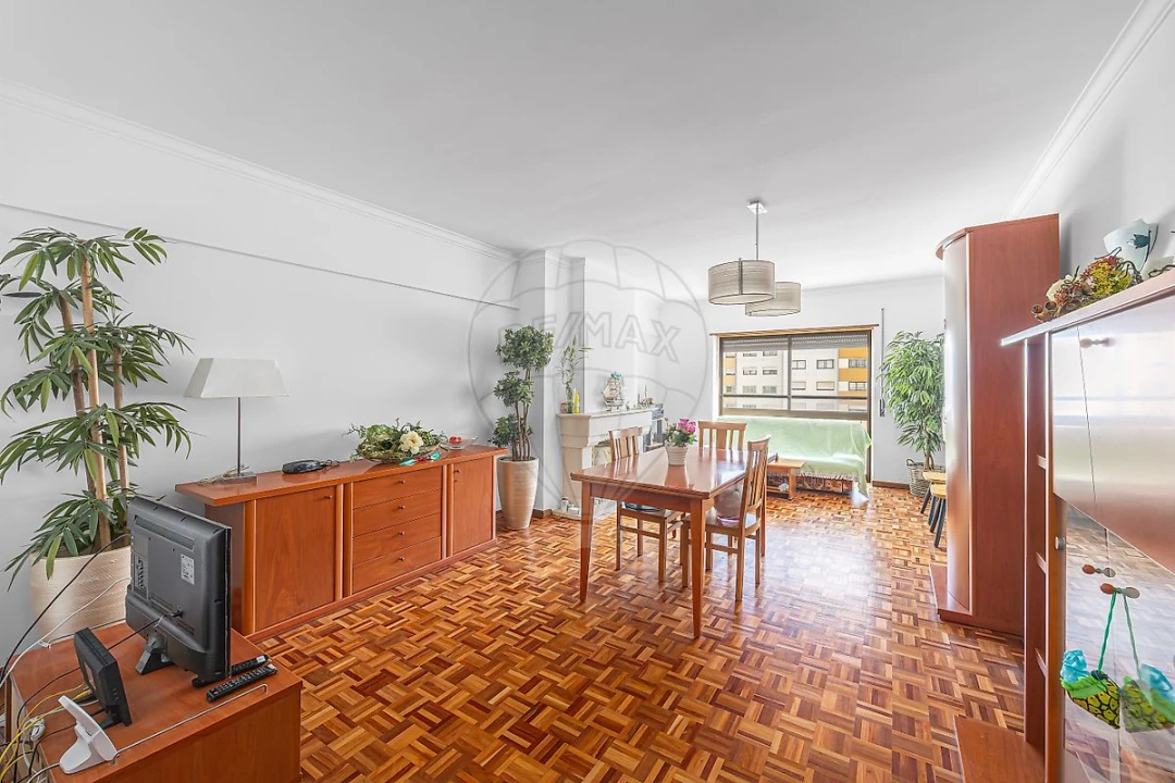 Apartamento T4 para Venda em Massamá e Monte Abraão Foto 3