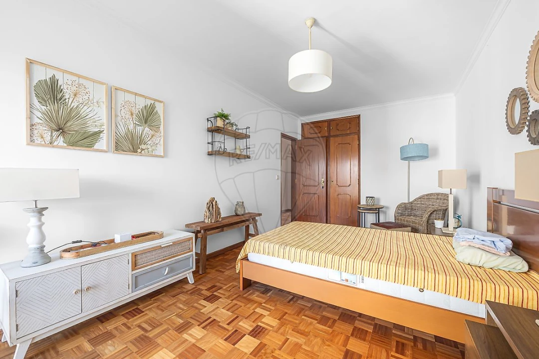 Apartamento T4 para Venda em Massamá e Monte Abraão Foto 10