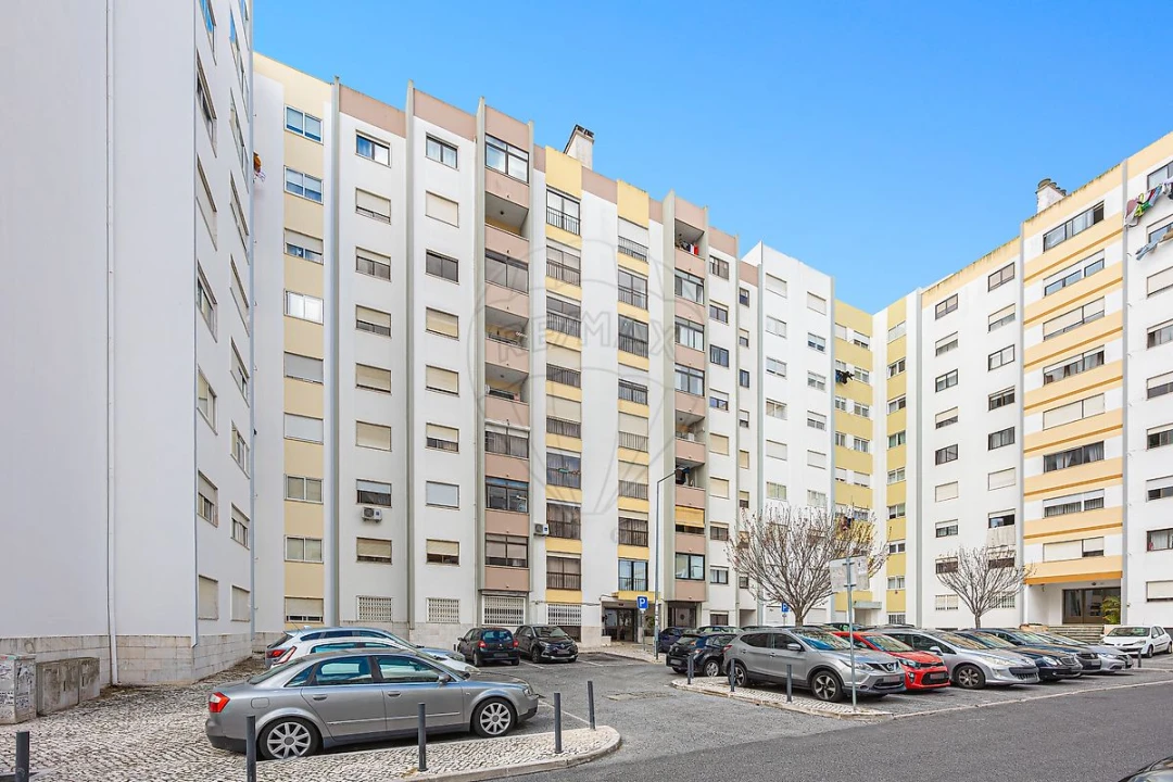 Apartamento T4 para Venda em Massamá e Monte Abraão Foto 1