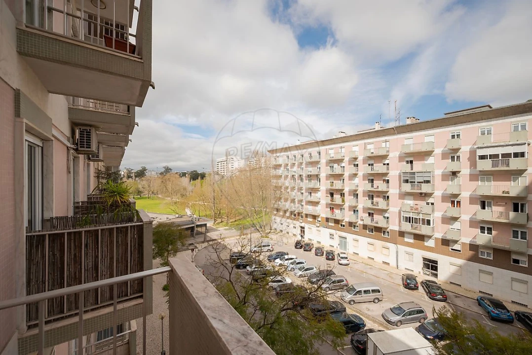 Apartamento T2 para Arrendamento em Lumiar Foto 30