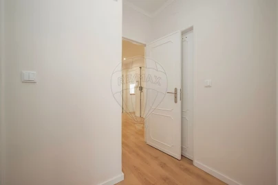 Apartamento T2 para Arrendamento em Lumiar