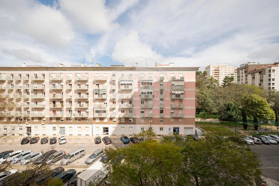 Apartamento T2 para Arrendamento em Lumiar Foto 7