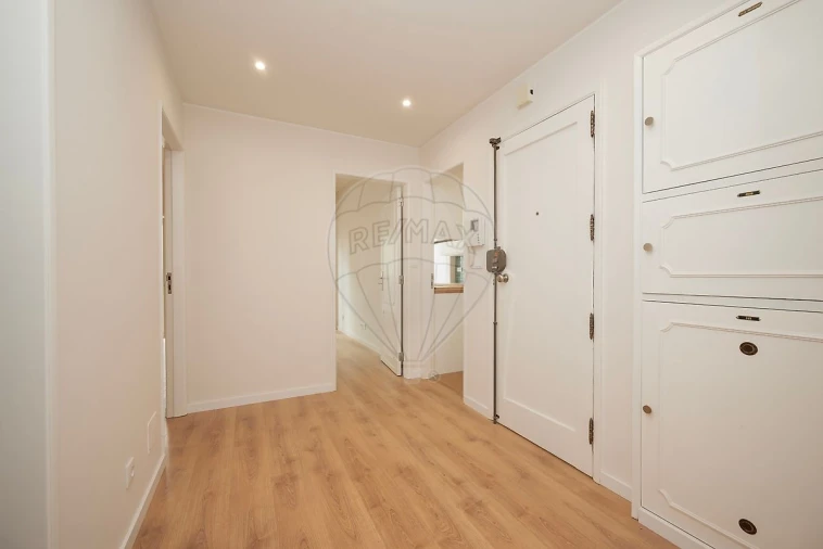 Apartamento T2 para Arrendamento em Lumiar Foto 12