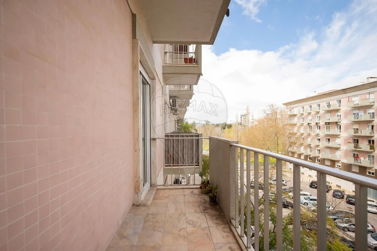 Apartamento T2 para Arrendamento em Lumiar Foto 27