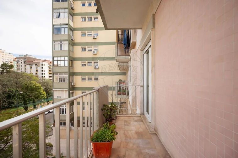 Apartamento T2 para Arrendamento em Lumiar Foto 26