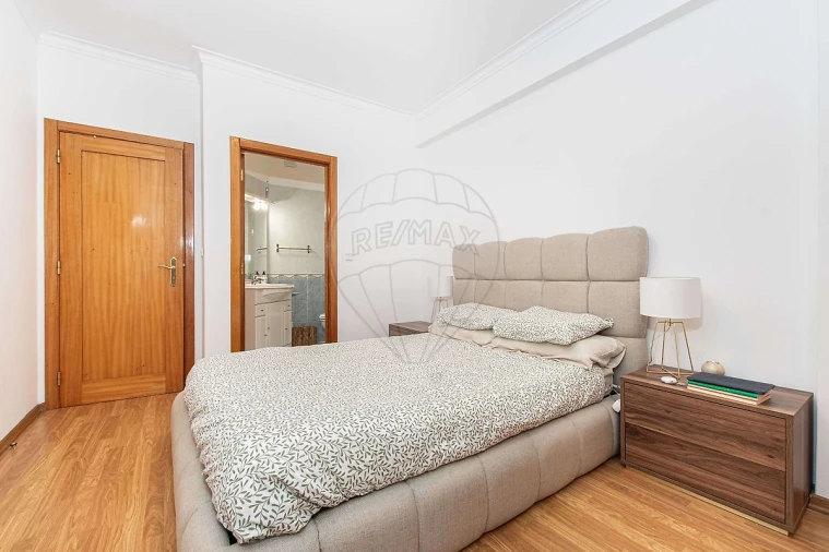 Apartamento T2 para Venda em Póvoa de Santa Iria e Forte da Casa Foto 4