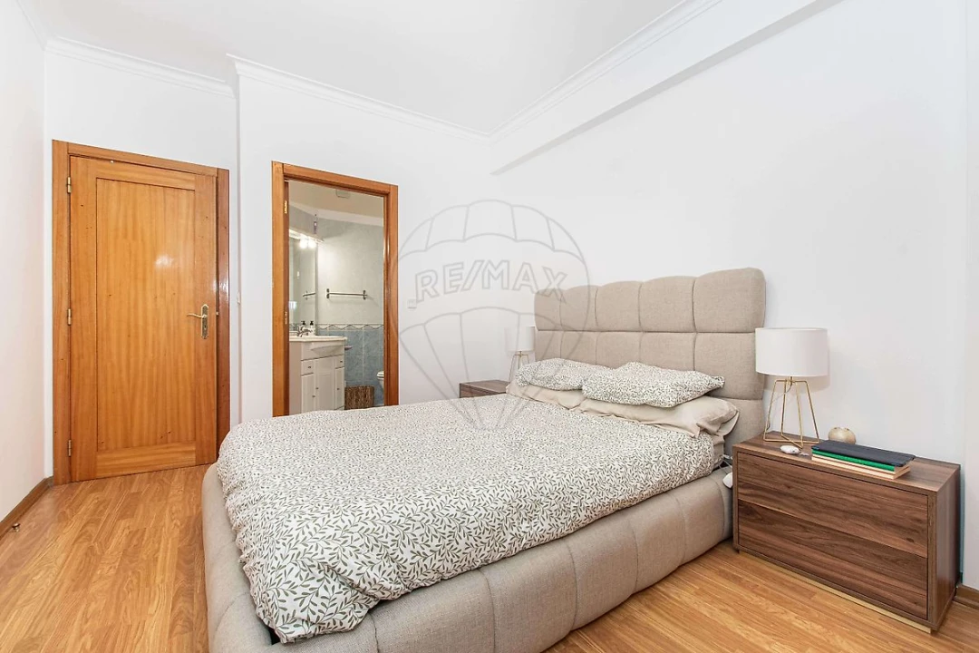 Apartamento T2 para Venda em Póvoa de Santa Iria e Forte da Casa Foto 4