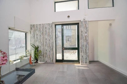 Loja para Venda em Almada, Cova da Piedade, Pragal e Cacilhas