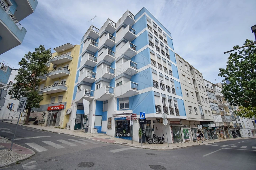 Loja para Venda em Almada, Cova da Piedade, Pragal e Cacilhas Foto 13