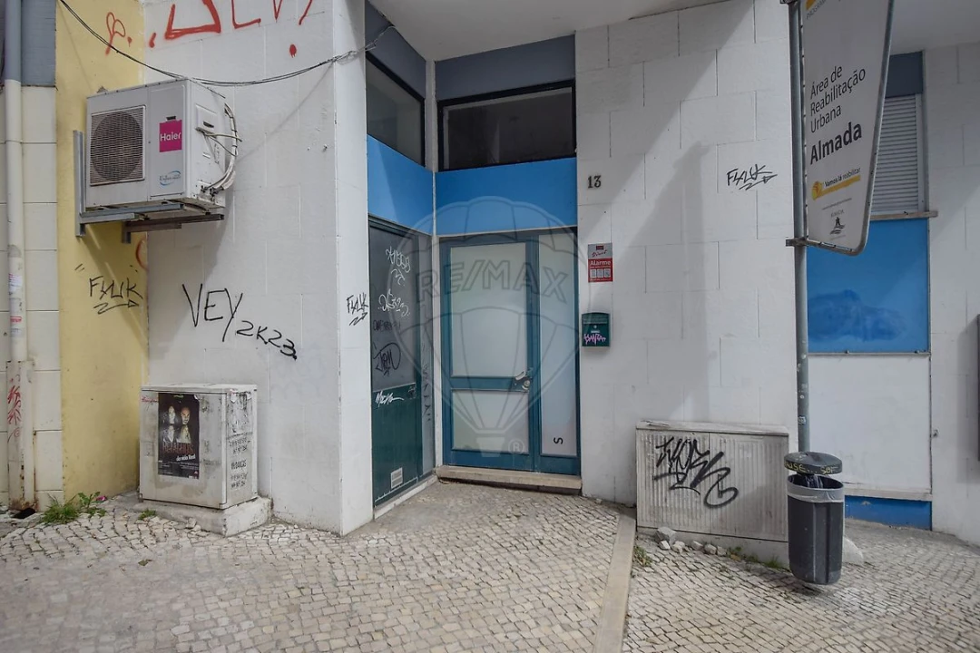 Loja para Venda em Almada, Cova da Piedade, Pragal e Cacilhas Foto 12