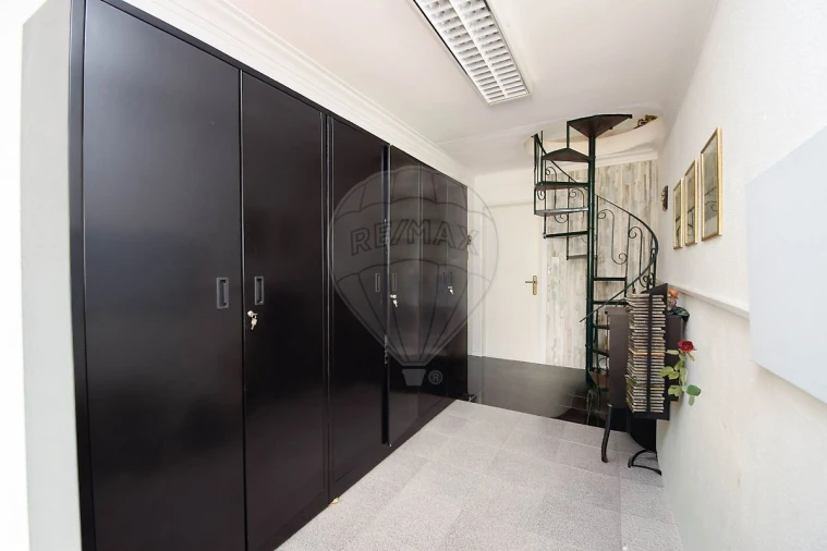 Loja para Venda em Almada, Cova da Piedade, Pragal e Cacilhas Foto 2