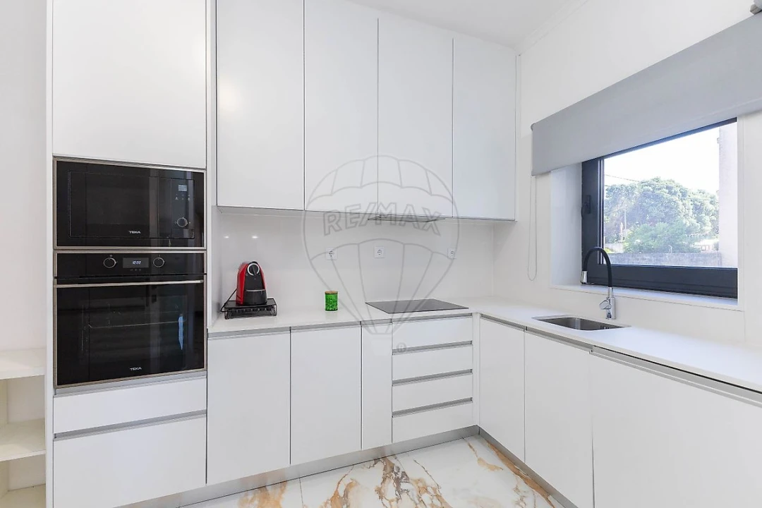 Moradia T4 para Venda em Gulpilhares e Valadares Foto 11