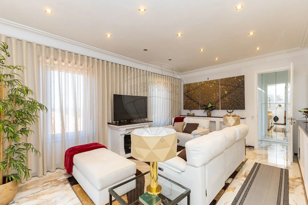 Moradia T4 para Venda em Gulpilhares e Valadares Foto 5