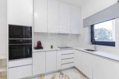 Moradia T4 para Venda em Gulpilhares e Valadares