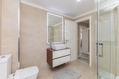 Moradia T4 para Venda em Gulpilhares e Valadares