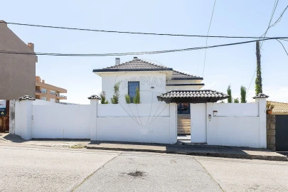 Moradia T4 para Venda em Gulpilhares e Valadares