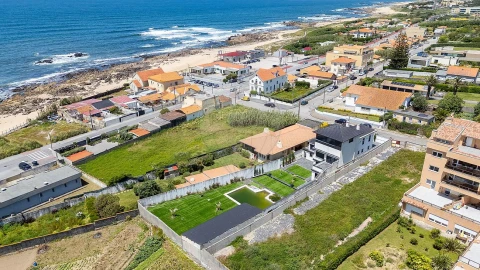 Moradia T4 para Venda em Gulpilhares e Valadares