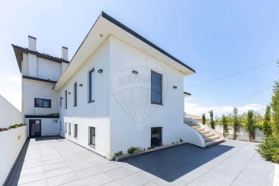 Moradia T4 para Venda em Gulpilhares e Valadares