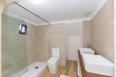 Moradia T4 para Venda em Gulpilhares e Valadares