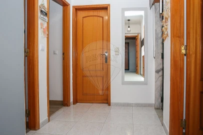 Apartamento T3 para Venda em Carregado e Cadafais