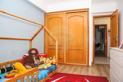 Apartamento T3 para Venda em Carregado e Cadafais