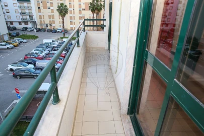Apartamento T3 para Venda em Carregado e Cadafais