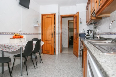 Apartamento T3 para Venda em Carregado e Cadafais