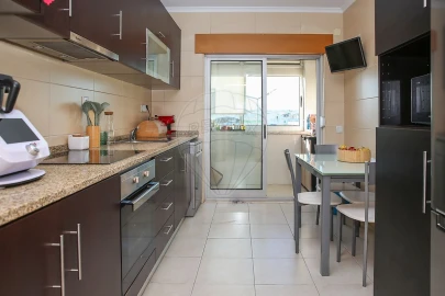 Apartamento T3 para Venda em Carregado e Cadafais