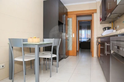 Apartamento T3 para Venda em Carregado e Cadafais
