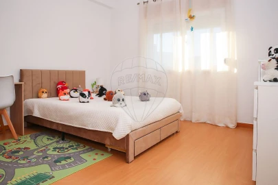 Apartamento T3 para Venda em Carregado e Cadafais