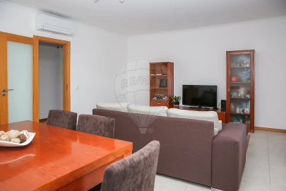 Apartamento T3 para Venda em Carregado e Cadafais