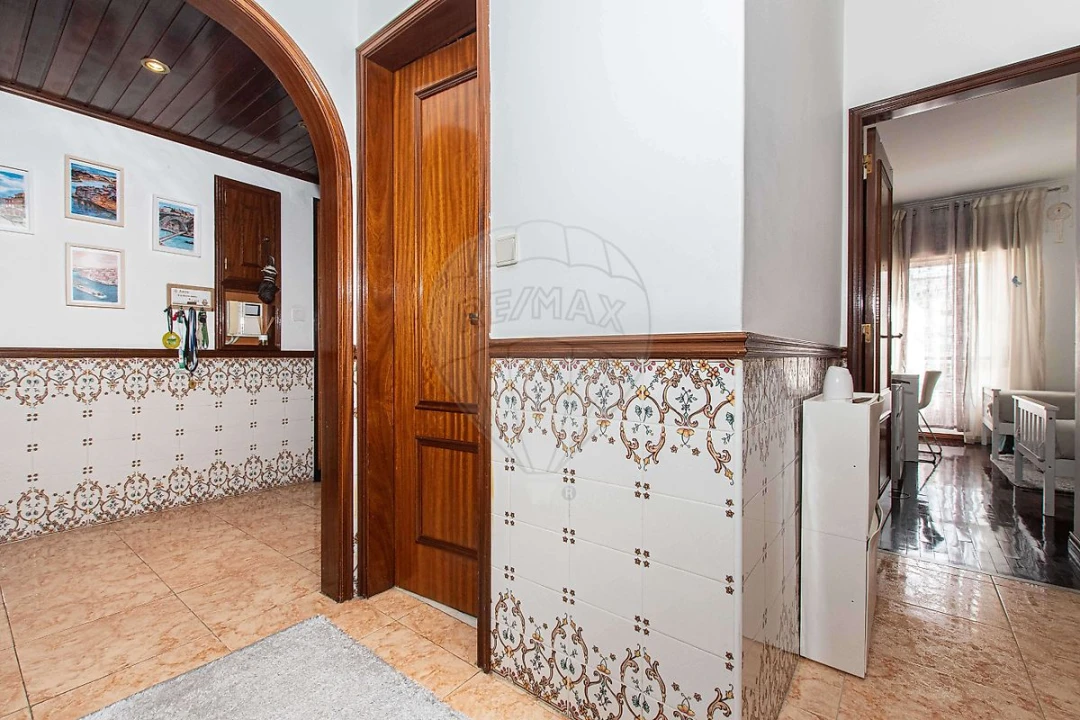 Apartamento T2 para Venda em Carregado e Cadafais Foto 16