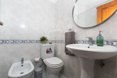 Apartamento T2 para Venda em Carregado e Cadafais